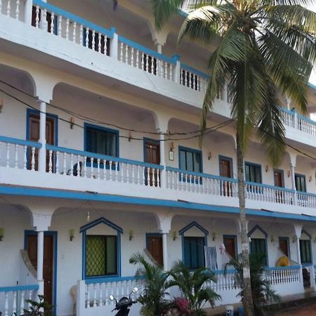 Spot On 61514 Laxmi Guest House Morjim Exterior foto